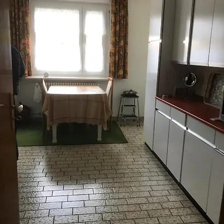 Attraktive 4-raum-doppelhaushalfte Mit 2 Balkonen In *